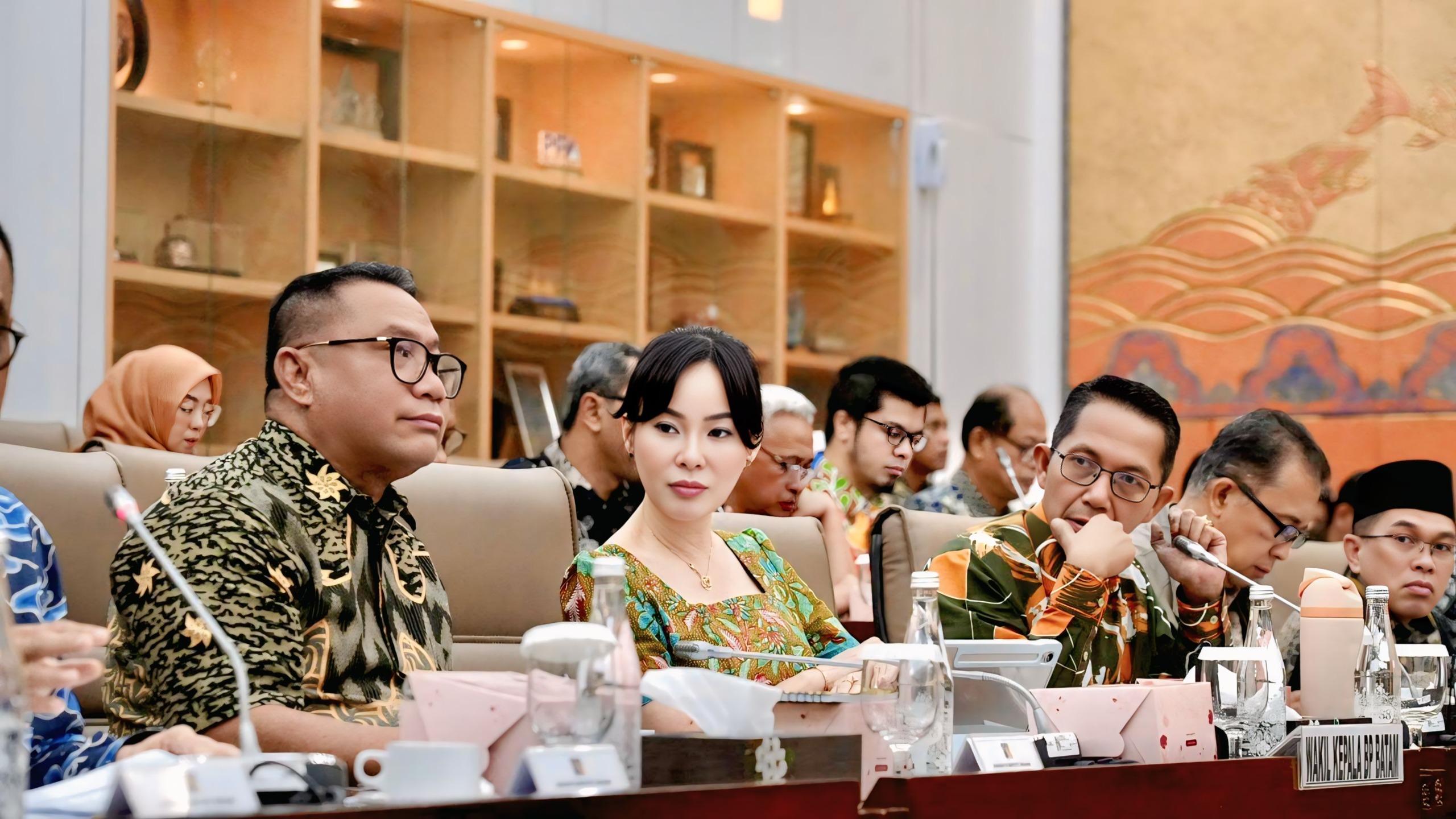 Deputi Investasi dan Pengusahaan BP Batam Fary Djemy Franscis, Kepala BP Batam Amsakar Achmad, dan Wakil Kepala BP Batam Li Claudia Chandra. (SinPo.id/Istimewa)