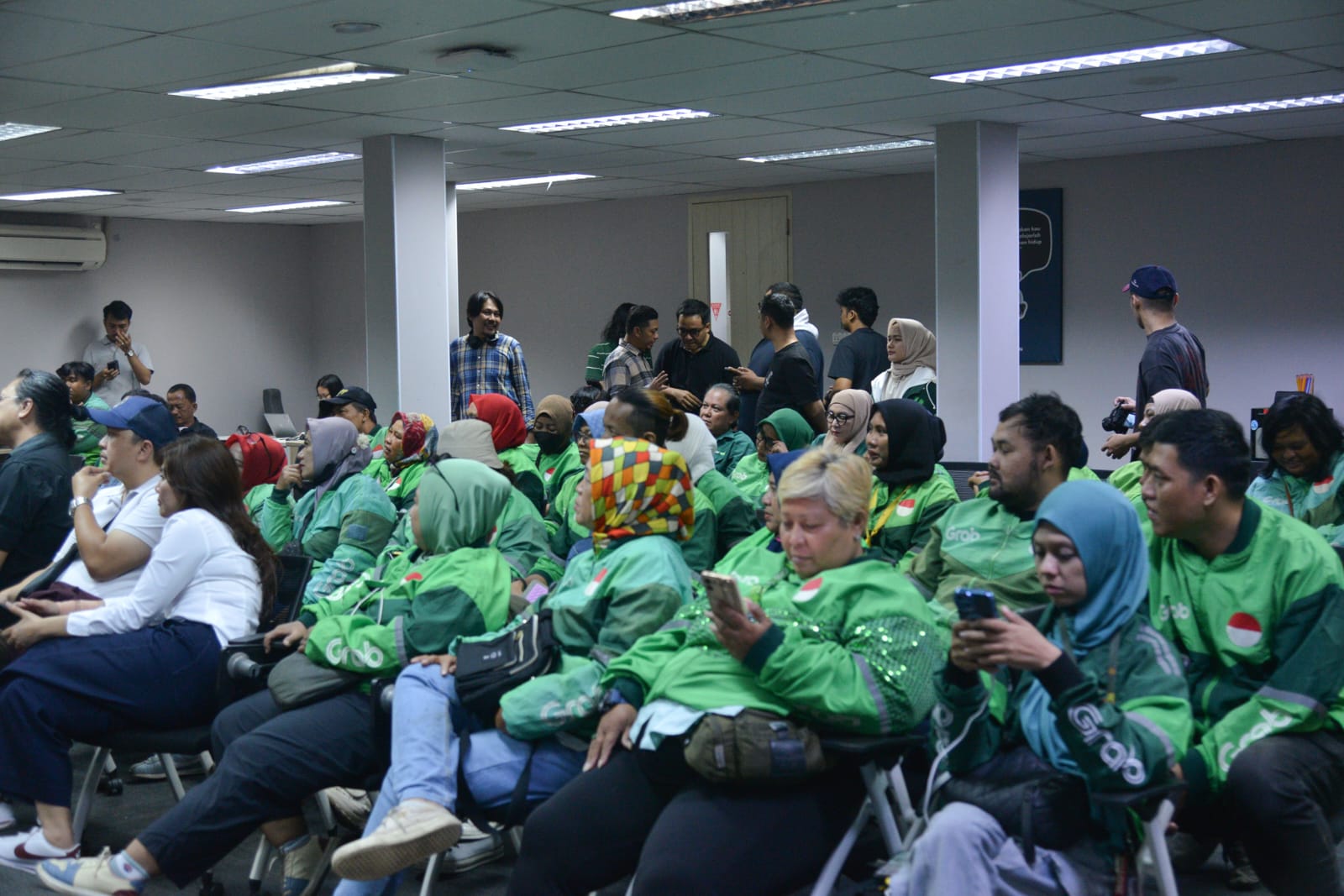 Penyaluran BHR untuk mitra pengemudi Grab Indonesia (SinPo.id/ Dok. Grab Indonesia)