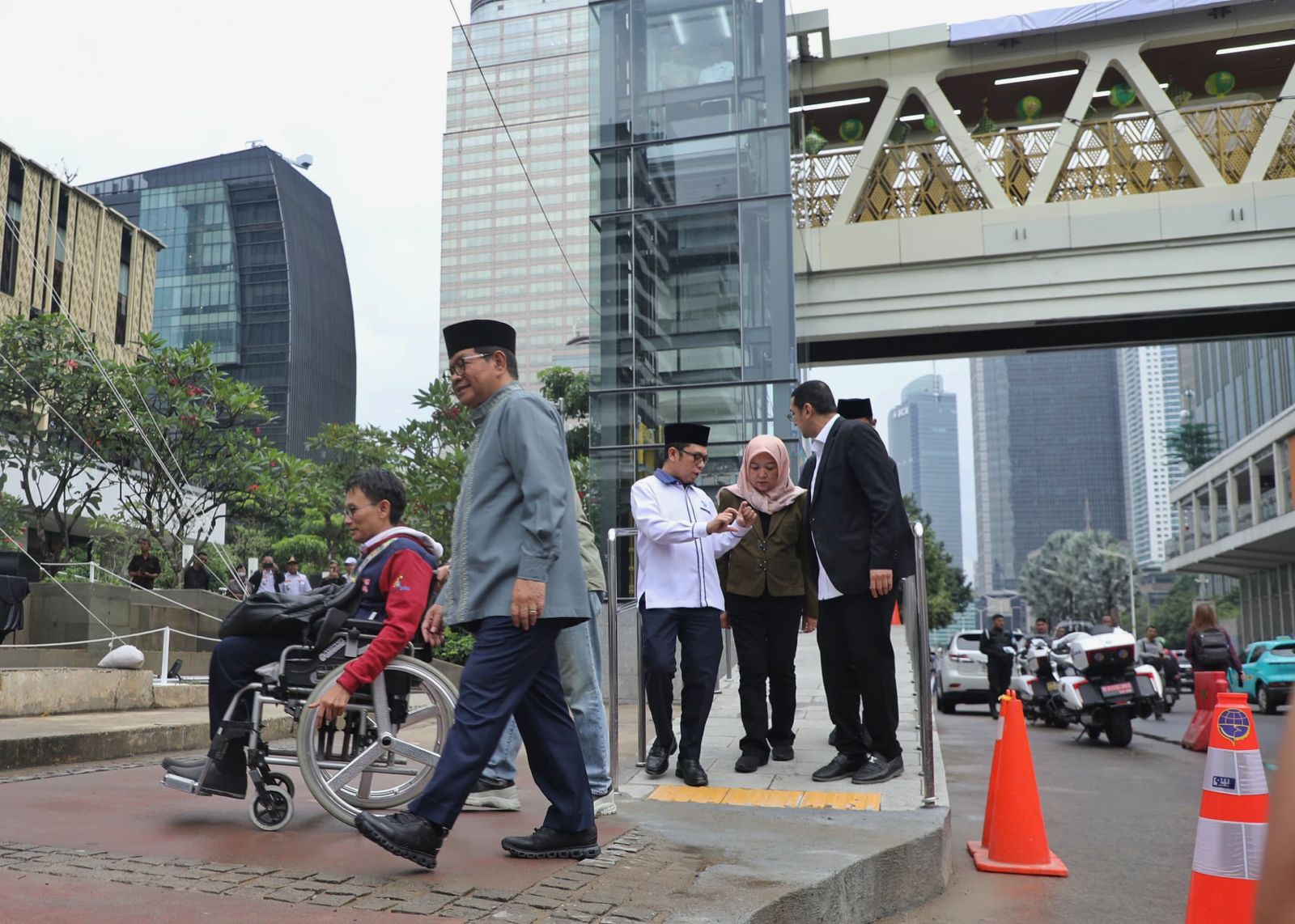 Gubernur DKI Jakarta Pramono Anung meresmikan revitalisasi JPO Halte TransJakarta M.H. Thamrin-Sarinah. (SinPo.id/Pemprov DKI Jakarta)