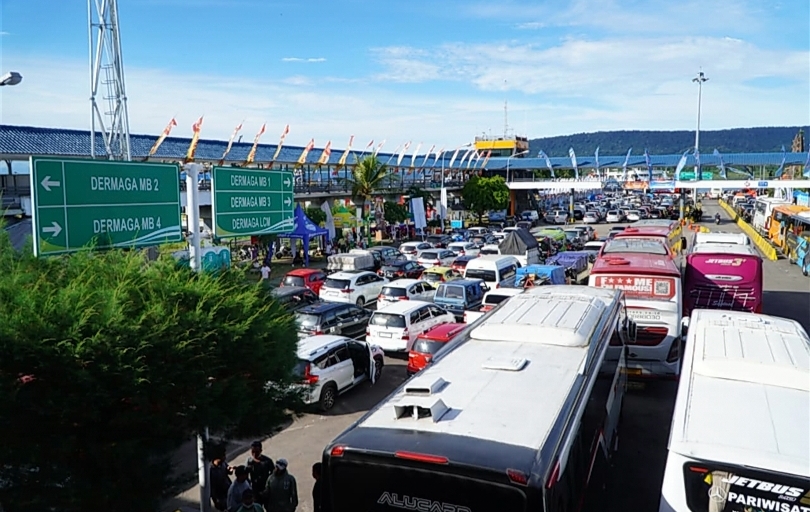 Ilustrasi antrean kendaraan di penyeberangan Ketapang - Gilimanuk. (SinPo.id/dok. ASDP)