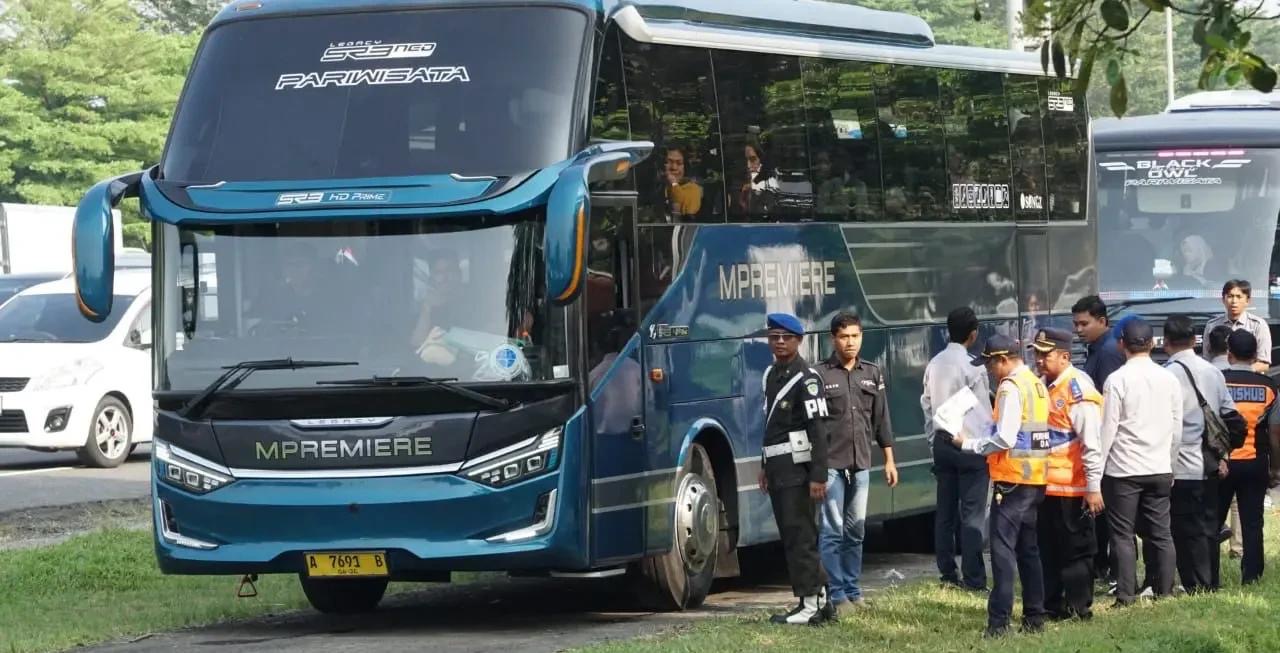 Ilustrasi pemeriksaan rampcheck terhadap bus.. (SinPo.id/dok. Kemenhub)