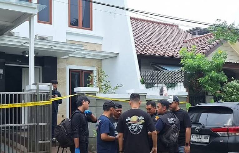 Olah TKP di lokasi pembunuhan dan penganiayaan di Bekasi (SinPo.id/Tangkapan layar)