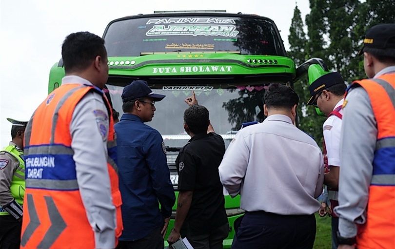 Ilustrasi tim melakukan rampcheck terhadap bus (SinPo.id/ Dok. Kemenhub)