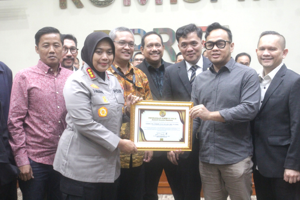 Komisi III DPR gelar RDPU perdamaian dengan perwakilan warga cluster Vasana dan Neo Vasana dengan PT Hasana Damai Putra (Ashar/SinPo.id)