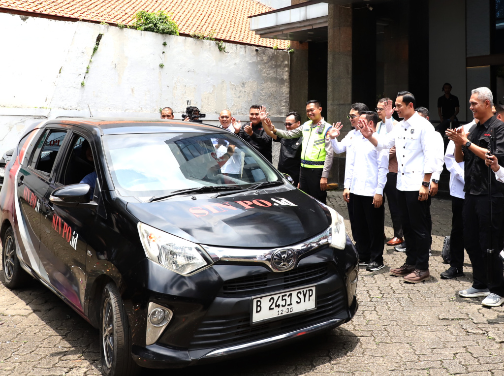 Menko Infrastruktur Agus Harimurti Yudhoyono resmi melepas tim mudik SinPo TV di Gedung Graha SinPo (Ashar/SinPo.id)