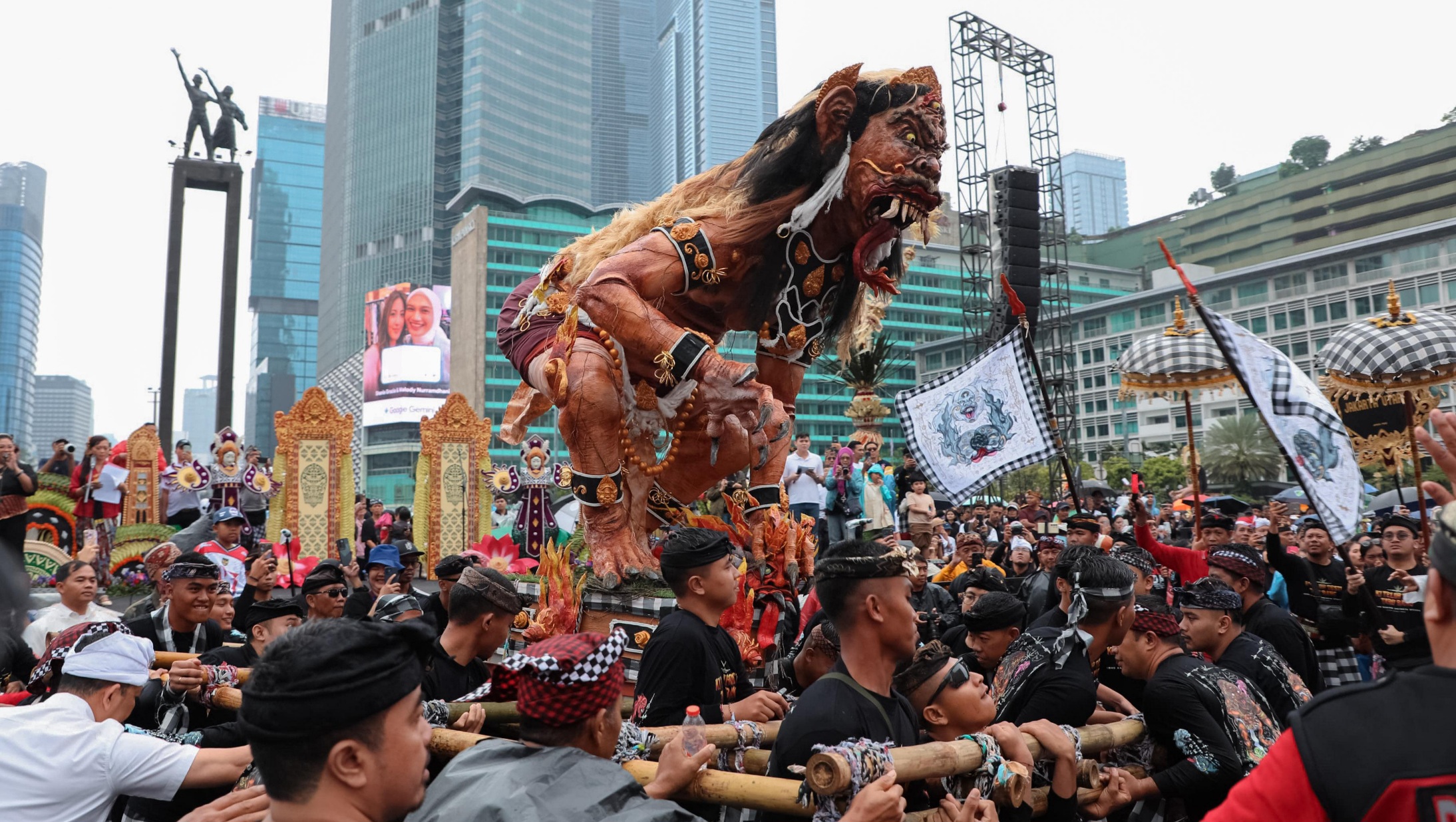 Pawai Ogoh-ogogh di Bundaran HI (SinPo.id/Sigit Nuryadin)