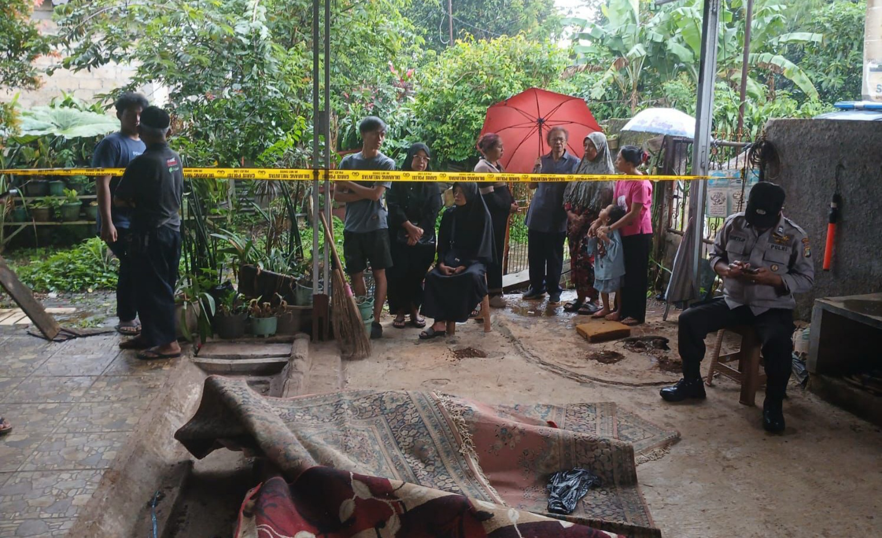 Jasad korban tinggal tulang belulang saat ditemukan di Depok (SinPo.id/Dok.Polsek Cinere Depok)