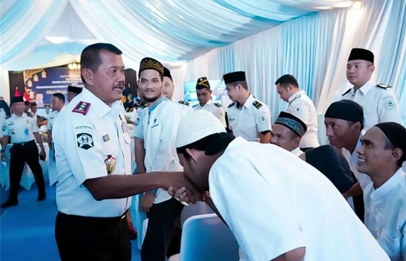 Pemerintah menyerahkan remisi Idul Fitri kepada narapidana. (SinPo.id/ Dok. Kemenimipas)