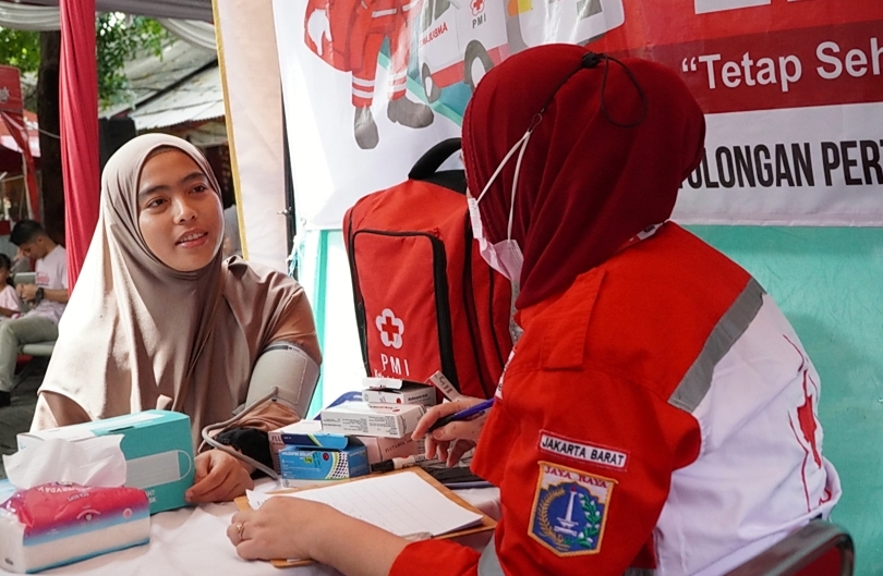 Ilustrasi tim pos siaga PMI memeriksa pemudik lebaran. (SinPo.id/dok. PMI)