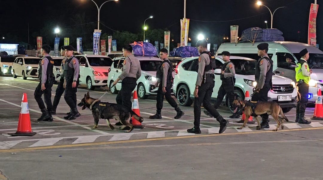 Unit K9 dan X-Ray Dikerahkan untuk Kawal Pemudik di Pelabuhan Merak (SinPo.id/Istimewa)