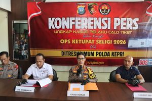 Konferensi pers kasus calo tiket di Polda Kepri (SinPo.id/ Humas Polri)