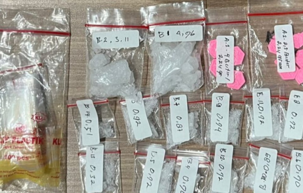 Barang bukti narkoba yang disita dari 7 pelaku (SinPo.id/Dok.PMJ)