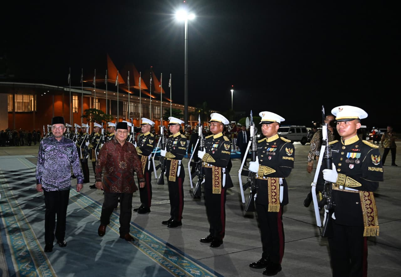 Presiden Prabowo Antar Langsung PM Anwar Ibrahim ke Halim (SinPo.id/Biro Setpres)