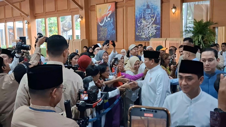 Presiden Prabowo Berbaur dengan Masyarakat dalam Perayaan Idulfitri di Istana (SinPo.id/Anam)