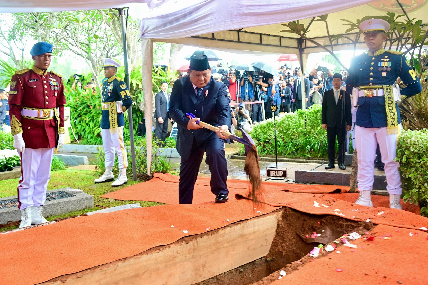 Presiden Prabowo Pimpin Upacara Pemakaman Try Sutrisno (SinPo.id/Biro Setpres)