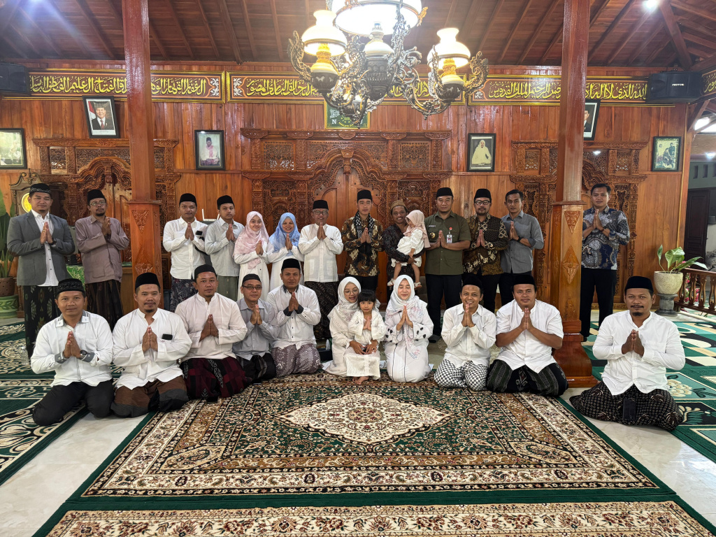 Wapres Gibran Rakabuming Raka mengunjungi dan bersilaturahmi dengan Ponpes Walisongo Sragen (Ashar/foto: Setwapres/SinPo.id)