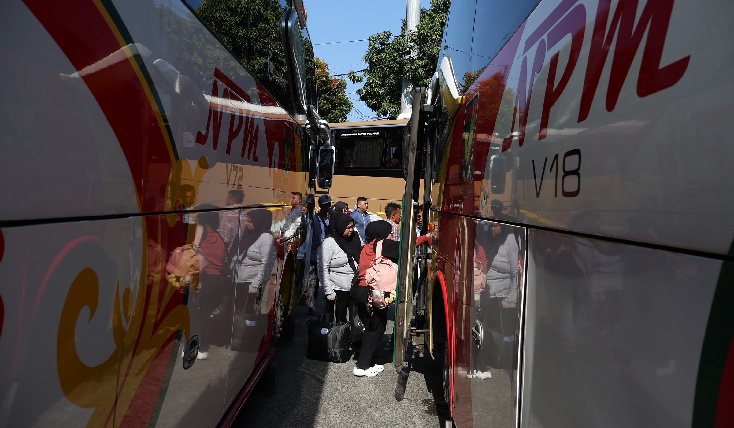 Suasana arus mudik terminal Kampung Rambutan. (Agus Priatna/SinPo.id)