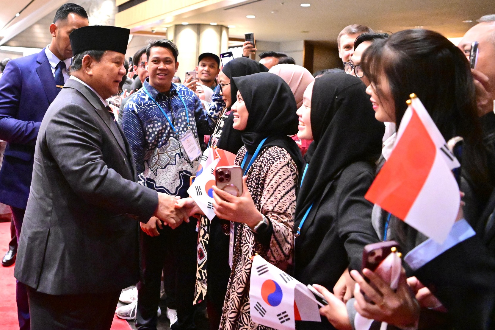 Tiba di Seoul, Presiden Prabowo Disambut Hangat dan Penuh Kebanggaan Diaspora (SinPo.id/Biro Setpres)