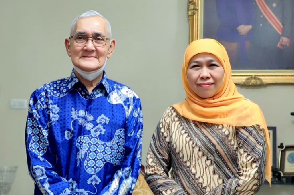 Wapres ke-6 RI, Try Sutrisno bersama Gubernur Jatim, Khofifah Indrar Parawansa (SinPo.id/Istimewa)