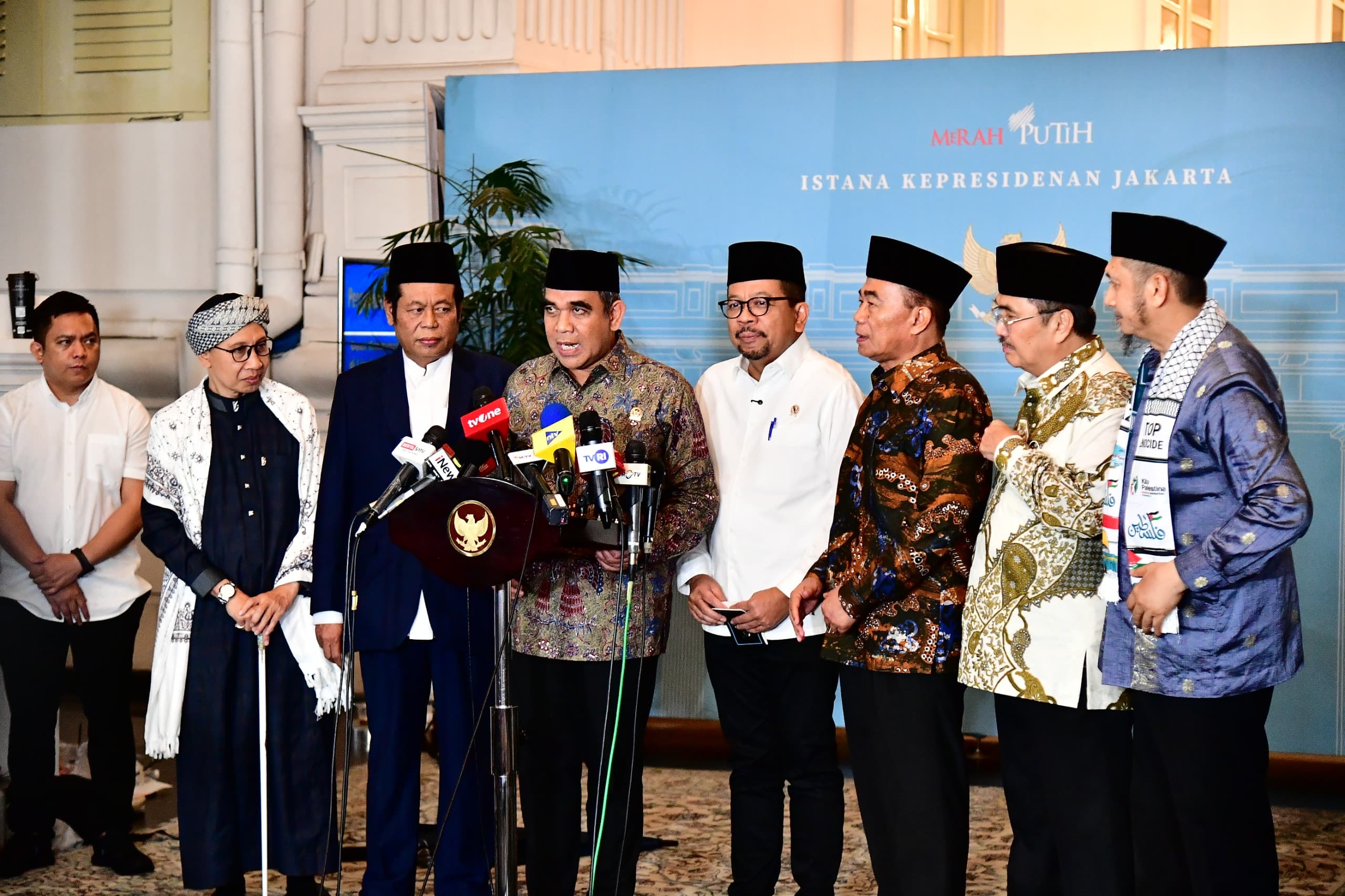 Ketua MPR RI Ahmad Muzani bersama Tokoh Agama Islam di Istana Merdeka (SinPo.id/Biro Setpres)