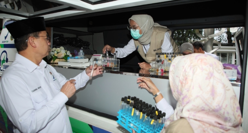 BPOM melakukan uji laboratorium pada Takjil Ramadan. (SinPo.id/dok. BPOM)