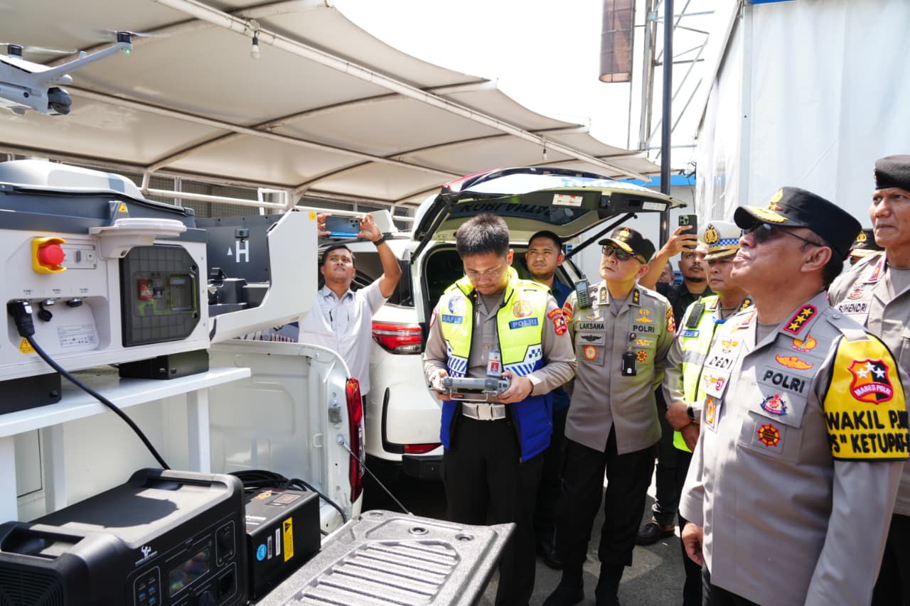 Wakapolri meninjau Command Center Operasi Ketupat (SinPo.id/Dok.Polri)