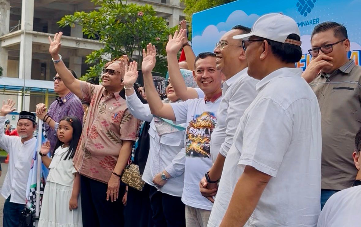 Wamenaker dan BMKJ Jakarta lepas mudik gratis ke Jambi. (SinPo.id/dok. BMKJ)