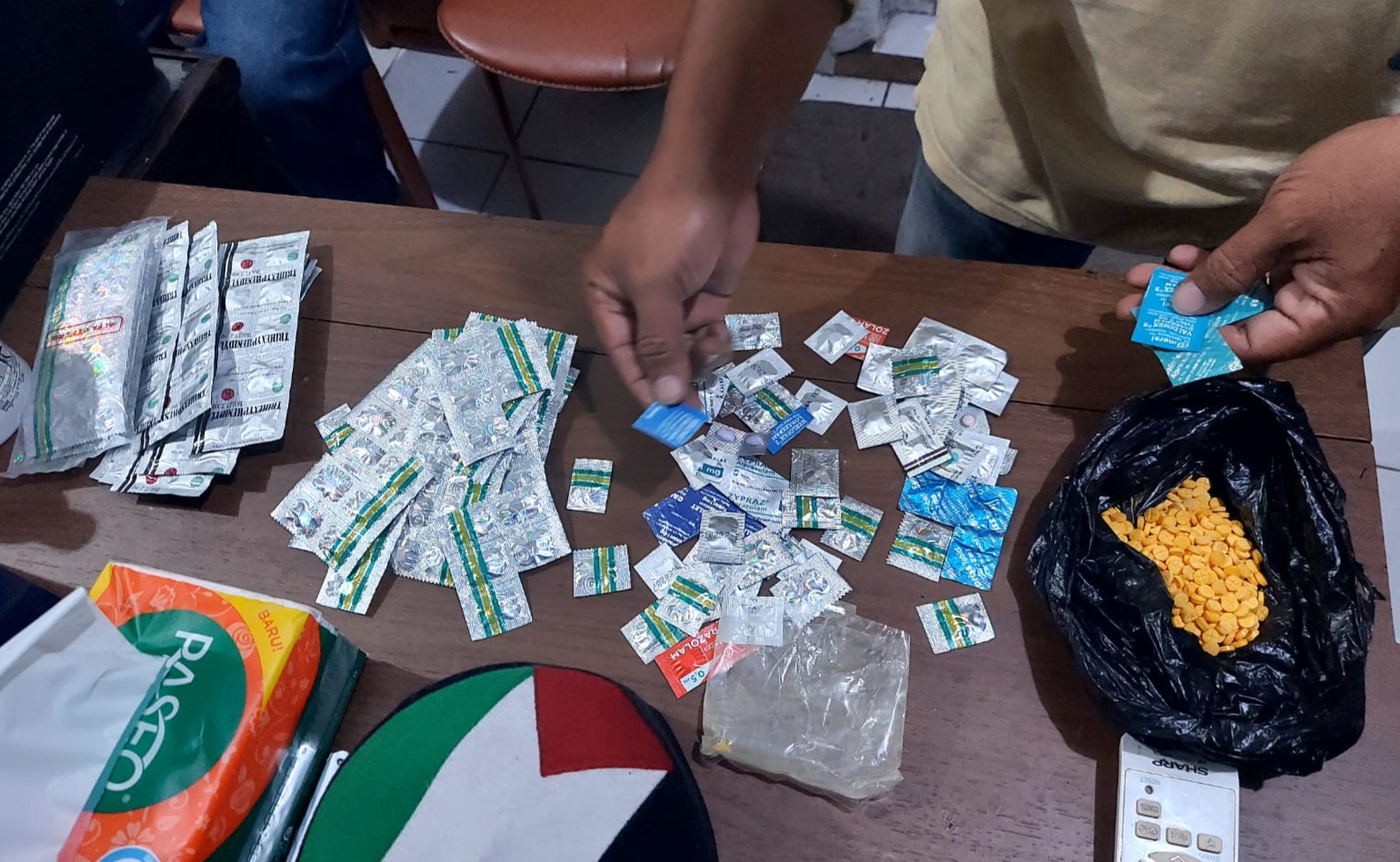 Barang bukti obat terlarang yang disita di lokasi (SinPo.id/Dok.Polres Jakpus)