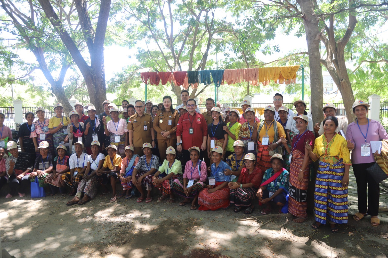 BNPP RI menggelar kegiatan Peningkatan Kapasitas SDM bagi Pengusaha Mikro Sektor Tenun Ikat di kawasan PLBN Motaain. (SinPo.id/Tim Media)