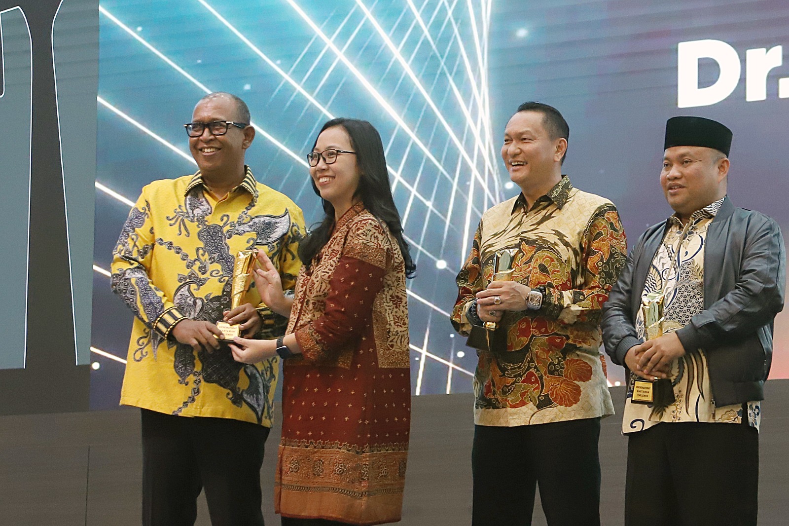 Anggota Komisi III DPR RI, Rizki Faisal, meraih penghargaan KWP Award 2026 (SinPo.id/Juven)