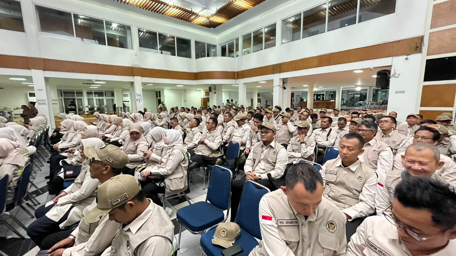 Ilustrasi petugas haji 2026 mengikuti pembekalan sebelum berangkat. (SinPo.id/dok. Kemenhaj)