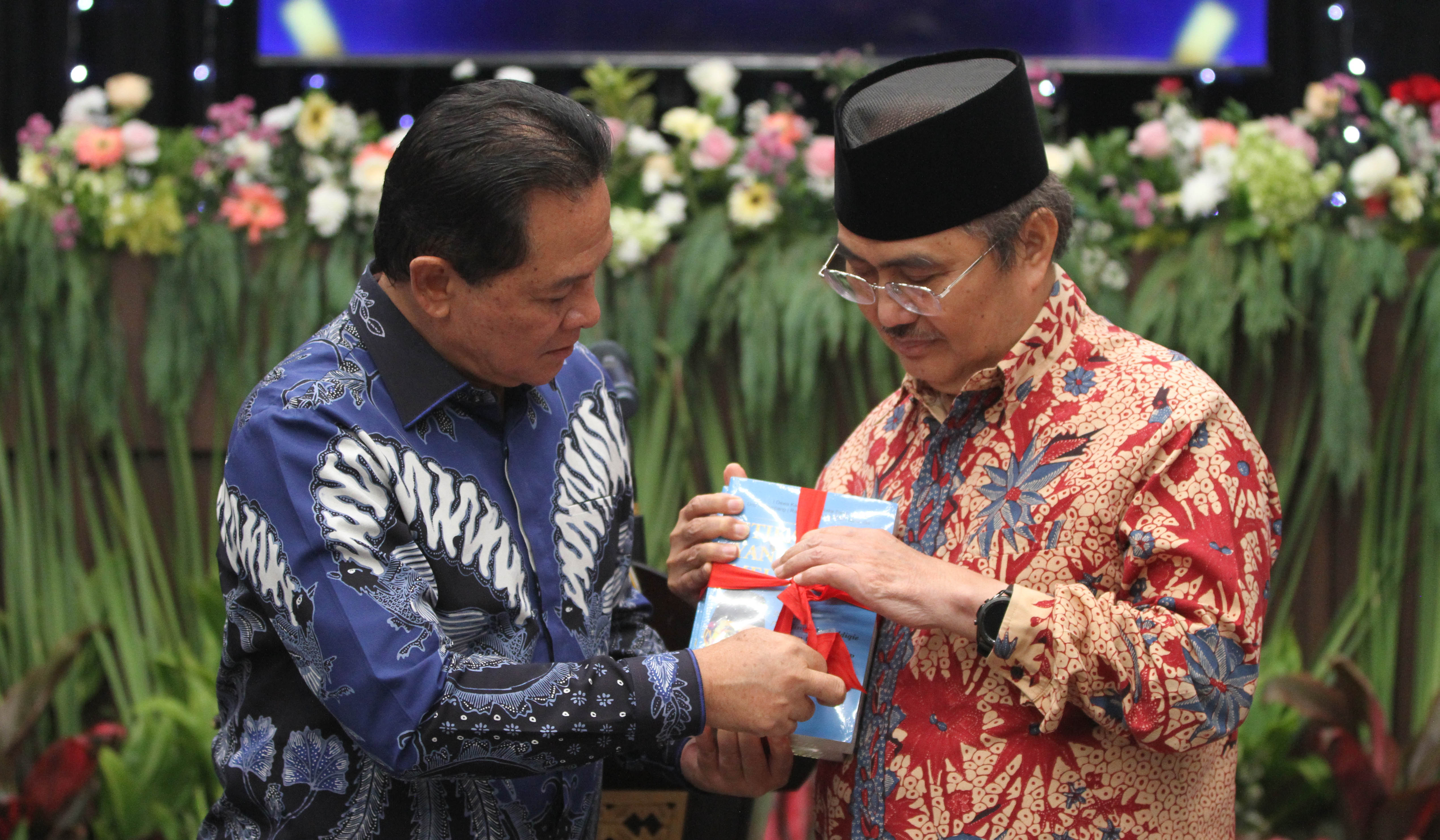 Peluncuran buku Jimly Asshiddiqie. (Agus Priatna/SinPo.id)