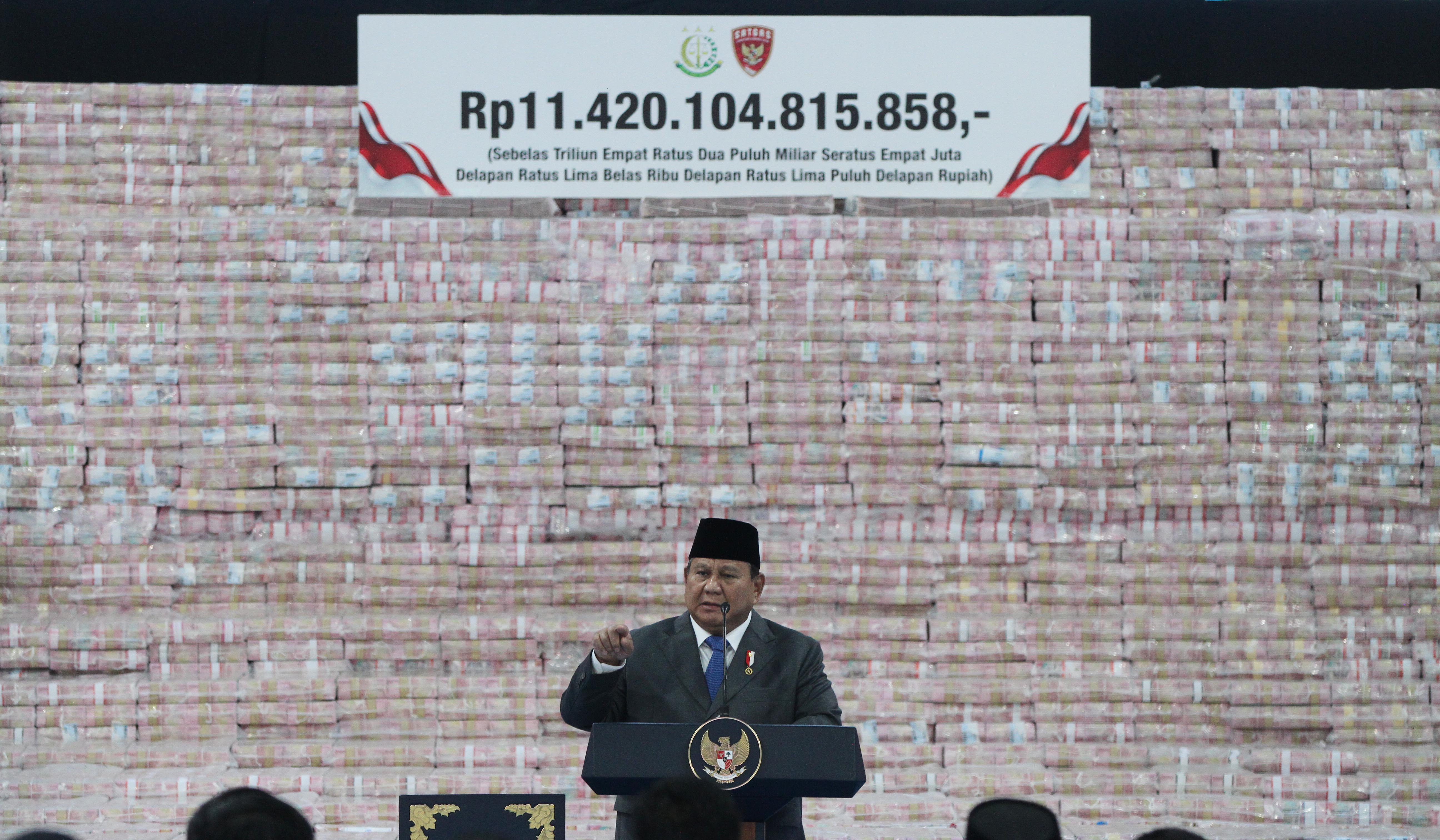 Prabowo saksikan penyerahan denda Rp11,42 Triliun dari PKH. (Agus Priatna/SinPo.id)