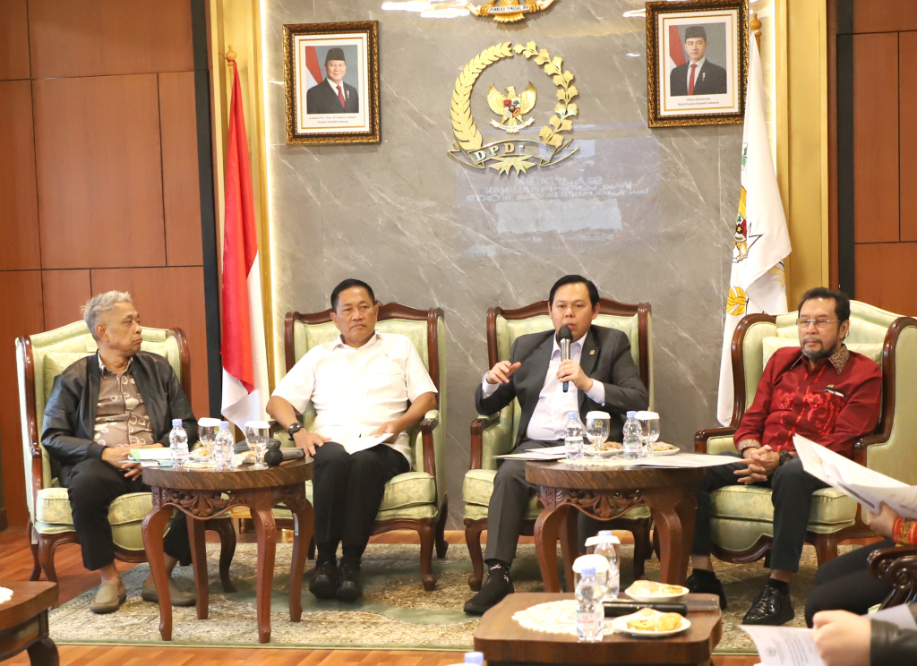 Ketua DPD RI Sultan Bachtiar Najamudin terima kunjungan Wamenhan dan Wamensos membahas RUU Kesejahteraan Sosial (Ashar/SinPo.id)