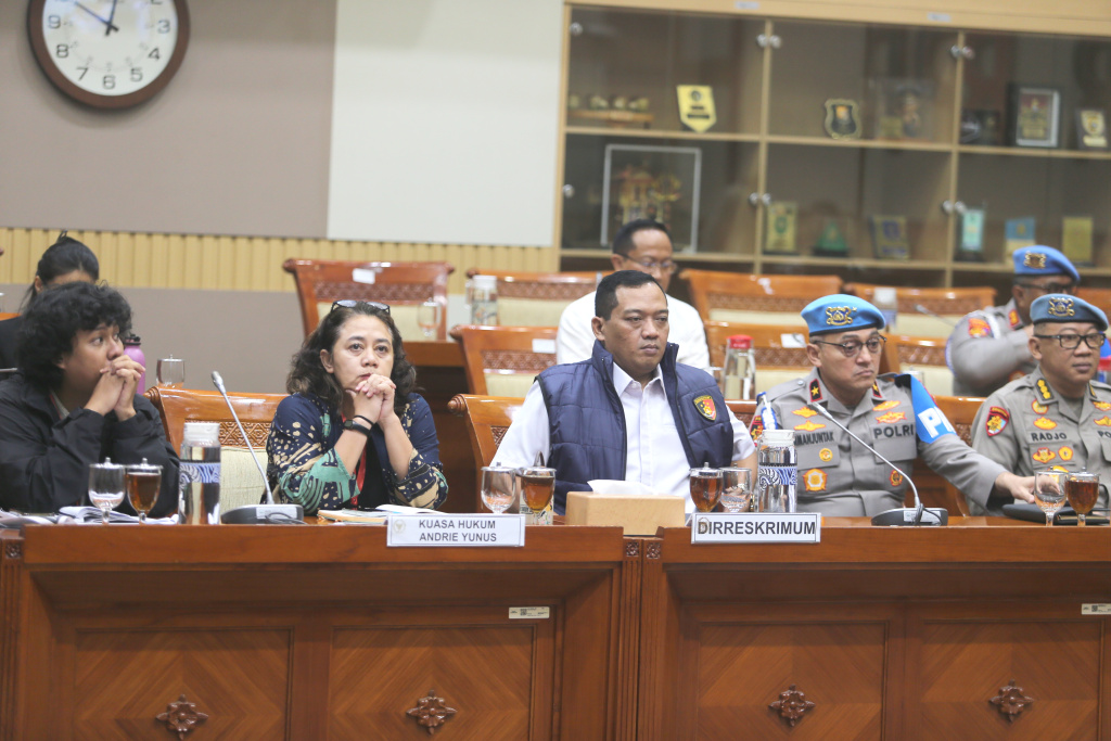 Komisi III DPR gelar RDP dengan Kontras membahas perkembangan kasus penyiraman aktivis Andrie Yunus (Ashar/SinPo.id)