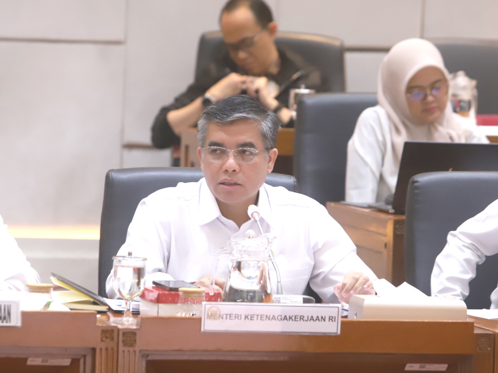 Komisi IX DPR gelar raker dengan Menteri Ketenagakerjaan Yassierli membahas program kerja 2026 dan Magang Kerja Nasional serta Magang di luar negeri (Ashar/SinPo.id)