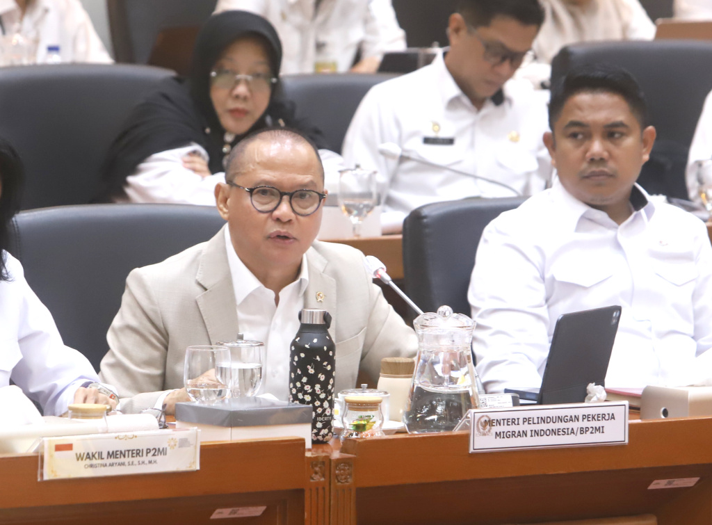Komisi IX DPR menggelar raker dengan Menteri P2MI Mukhtarudin membahas Program kerja dan Perlindungan PMI di negara konflik Timur Tengah (Ashar/SinPo.id)