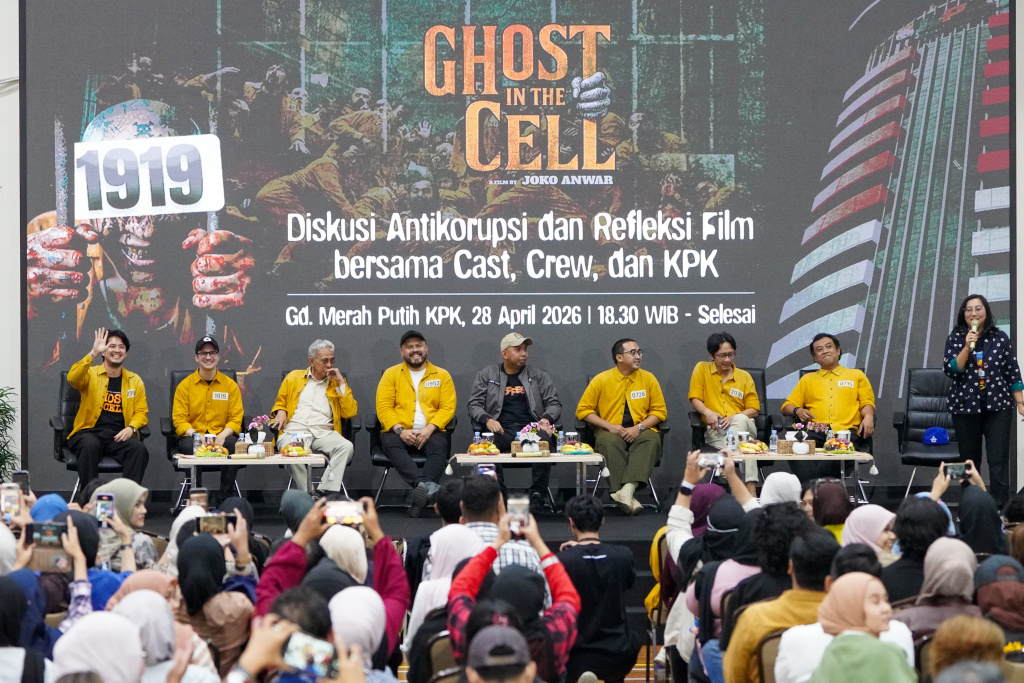 KPK menggelar diskusi antikorupsi dengan membedah film Ghost In The Cell bersama Sutradara Joko Anwar beserta para aktor film Ghost In The Cell (Ashar/SinPo.id)