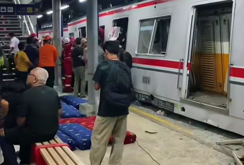 Tabrakan kereta di Stasiun Bekasi Timur (SinPo.id/Tangkapan layar)