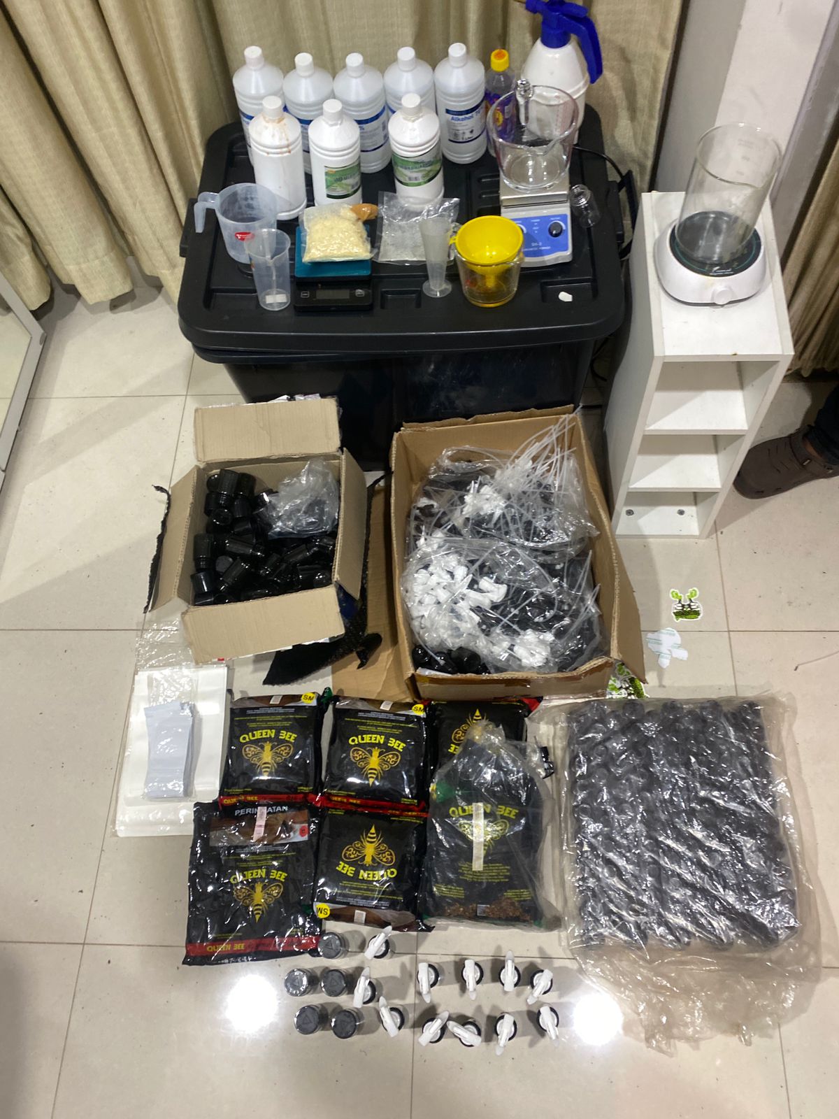 Barang bukti narkoba jenis sintetis yang diamankan di lokasi (SinPo.id/Dok.PMJ)