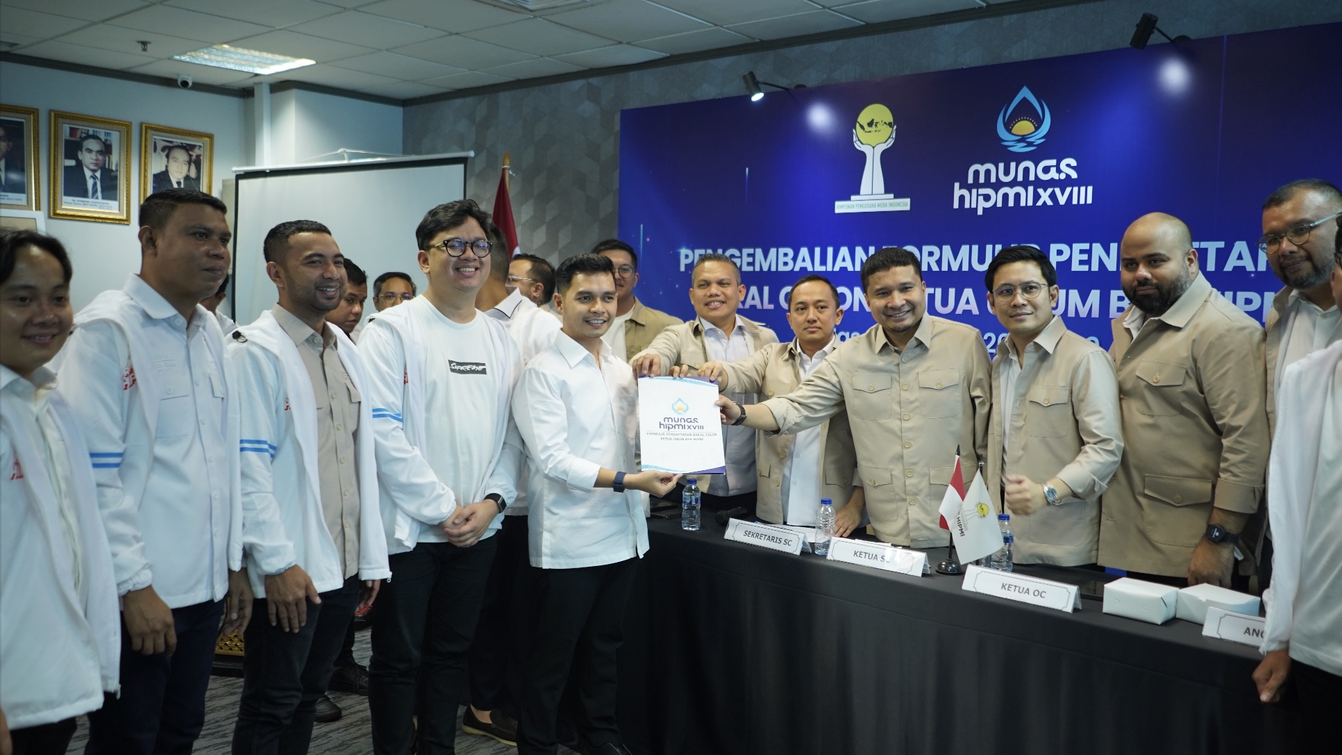 Pengembalian formulir caketum HIPMI (Sinpo.id/tim media)