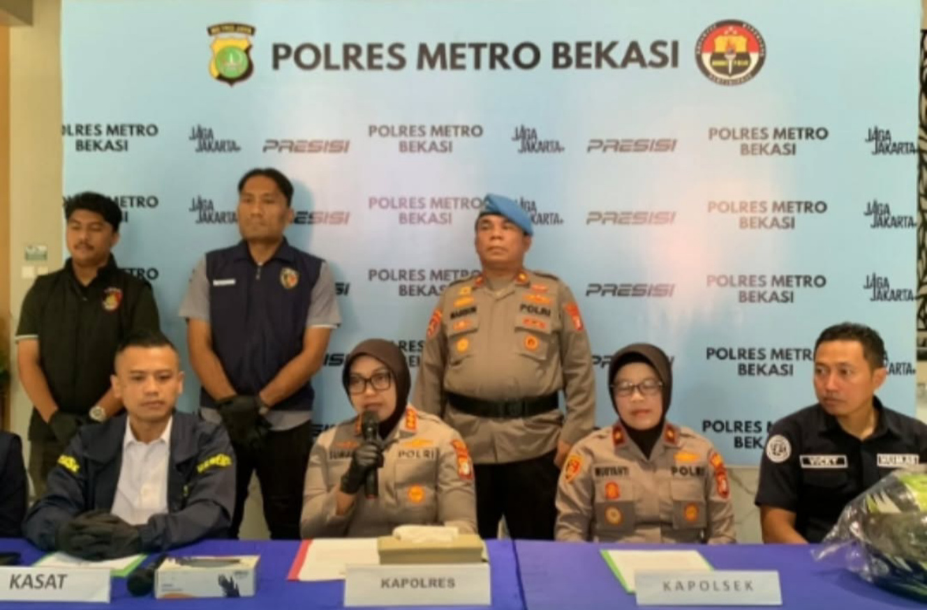 Konferensi pers penyiraman air keras di Bekasi (SinPo.id/Dok.Polres Metro Bekasi)