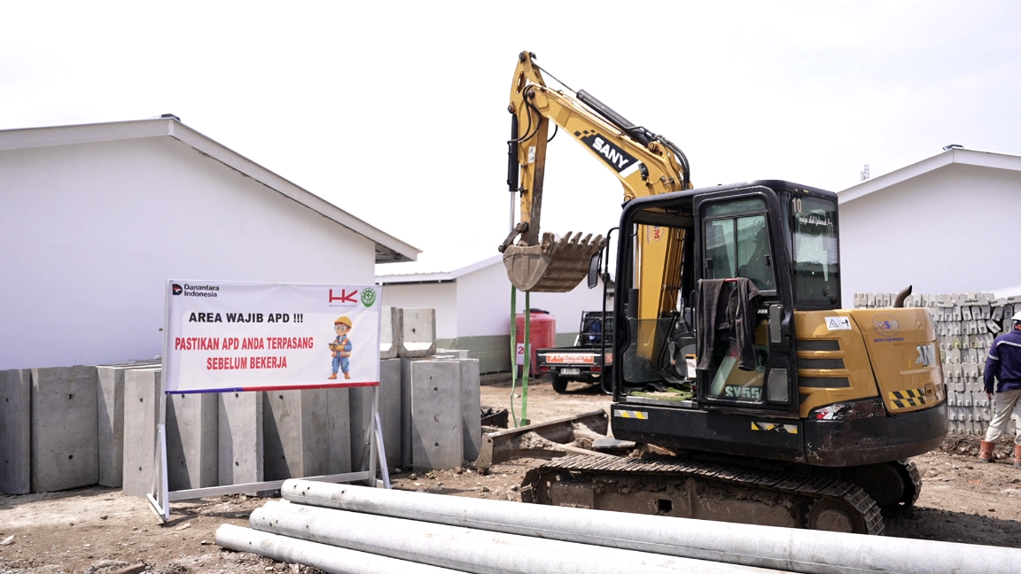 Pembangunan Hunian Layak Sentuh Warga Bantaran Rel dan Serap Tenaga Kerja (SinPo id/Bakom RI)