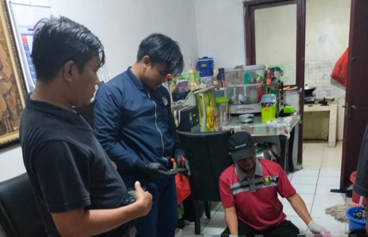 Korban saat ditemukan meninggal dunia (SinPo.id/Dok.PMJ)