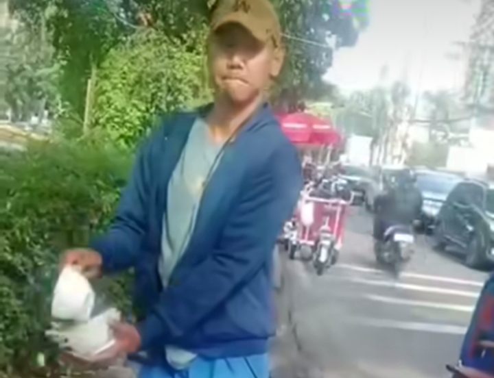 Preman yang memeras tukang bakso di Tanah Abang (SinPo.id/ Tangkapan layar)