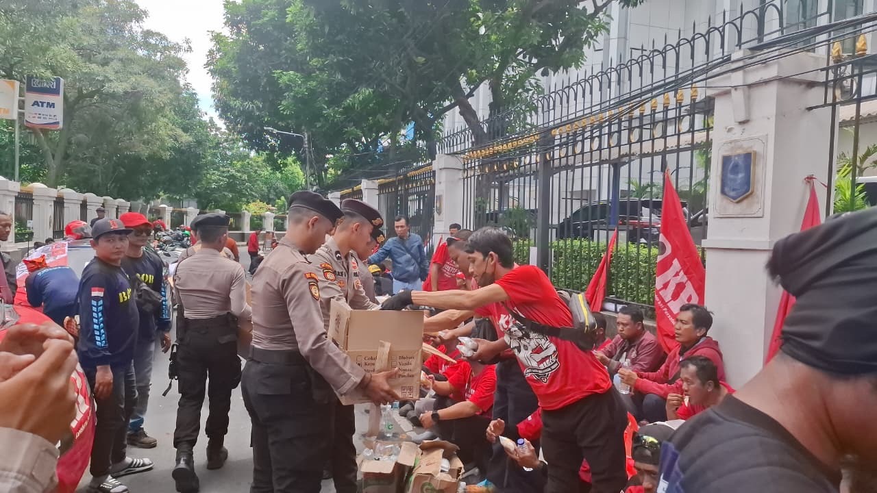 Pengamanan aksi di depan Mahkamah Agung (SinPo.id/Dok.Polres Jakpus)