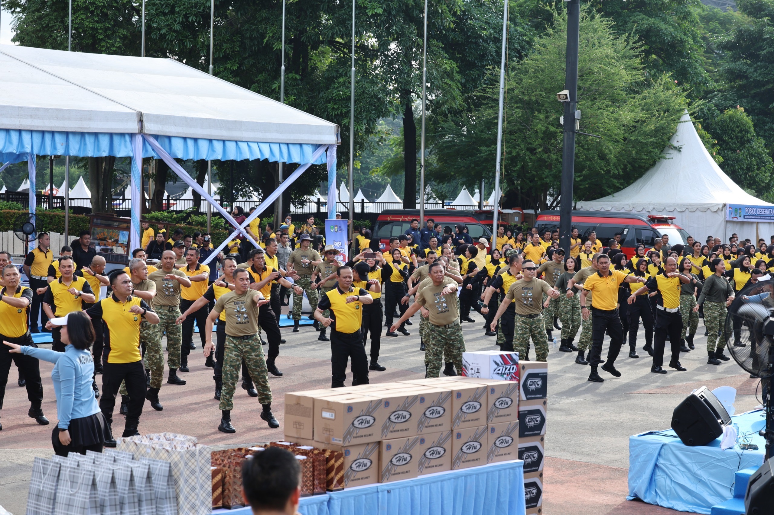 Polda Metro Jaya bersama Kodam Jaya menggelar olahraga bersama (SinPo.id/Dok.PMJ)