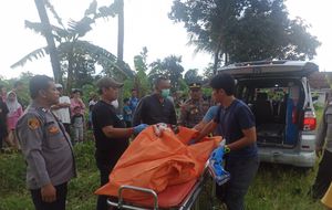 Evakuasi mayat di Garut (SinPo.id/ Humas Polri)