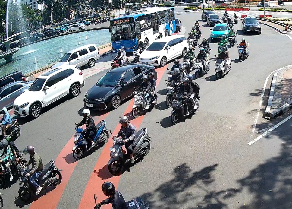 Situasi arus lalu lintas di Traffic light Patung Kuda Monas Jakpus (SinPo.id/TMC Polda Metro)