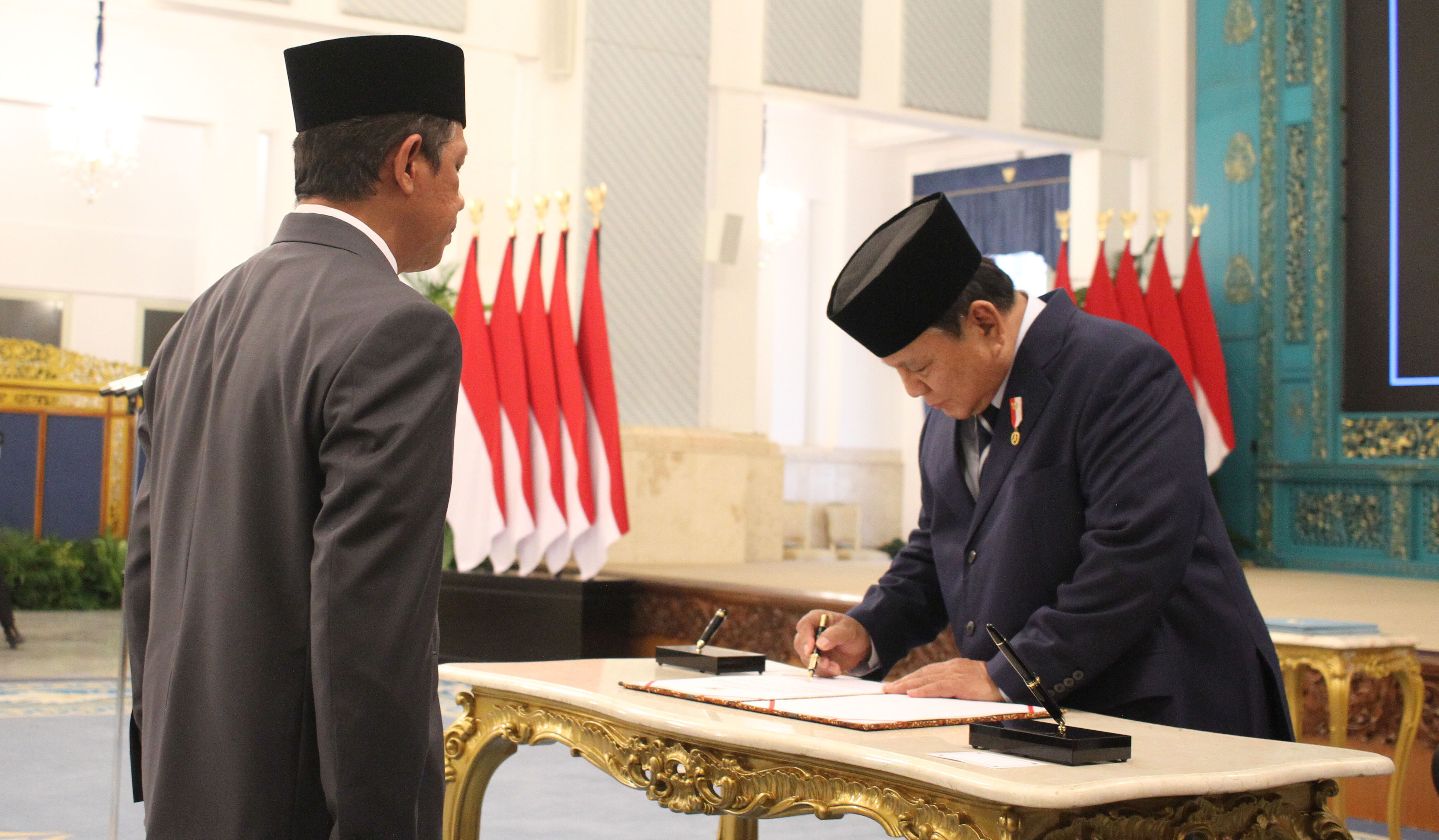 Presiden Prabowo, lantik Wamenko Pangan, Hanif Faisol. (Agus Priatna/SinPo.id)